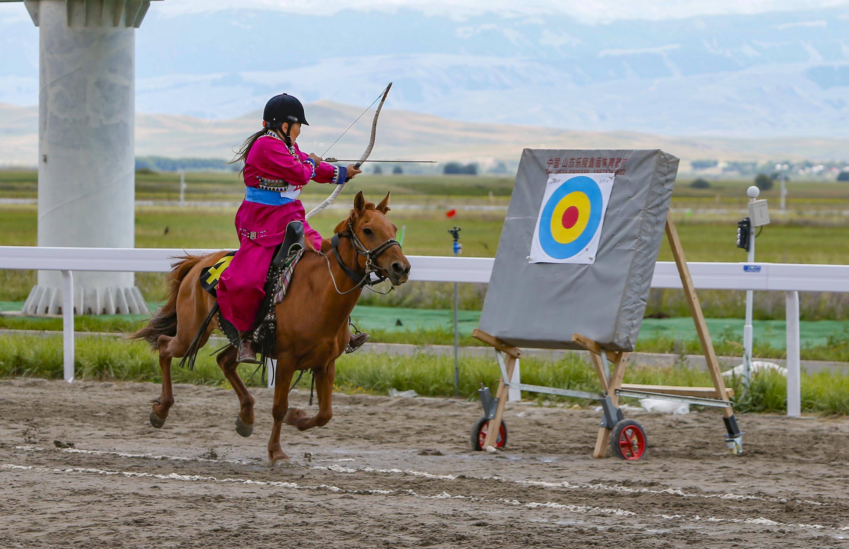 传统民族射箭比赛，技艺与文化的精彩结合